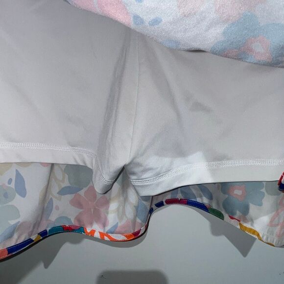 St. John’s Bay Women’s Skort Short Mid Rise Petite White Floral Size Small - Picture 5 of 6